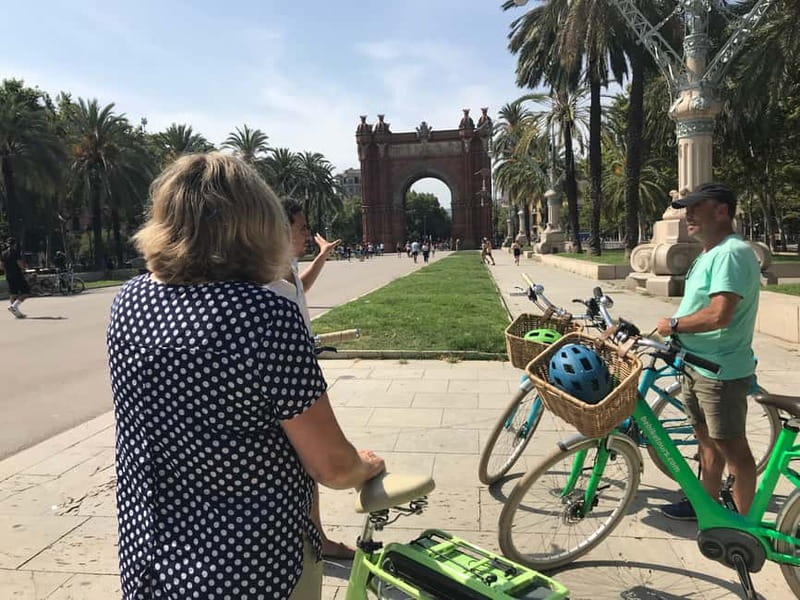 Barcelona: 1.5-Hour Sightseeing Tour by Bike/Electric Bike - Las Ramblas to La Barceloneta: Tree-Lined Pedaling to Sea-Air Views