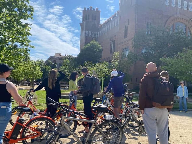 Barcelona: 1.5-Hour Sightseeing Tour by Bike/Electric Bike - Electric Bikes, Helmets, and the Real Comfort Factors