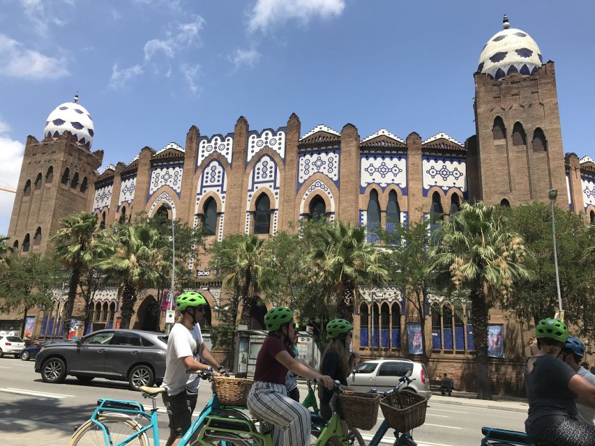 Barcelona: 2.5-Hour Bike or E-Bike Historical Tour - El Born and Mercat del Born: medieval streets with modern momentum