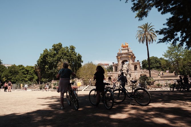 Barcelona 3-hour Bike or E-Bike Tour: Highlights and Hidden Gems - Plaça del Rei and Catedral de Barcelona: church-and-courts vibes