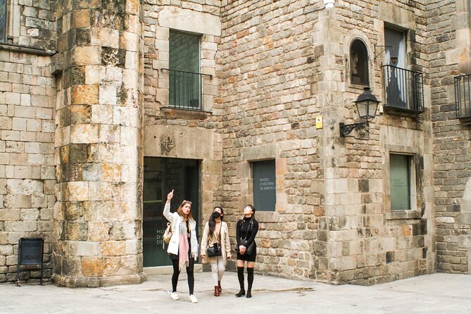 Barcelona all included: Sagrada, Park Güell, Montjuic & Gothic - Park Güell: timed-entry plus time to wander