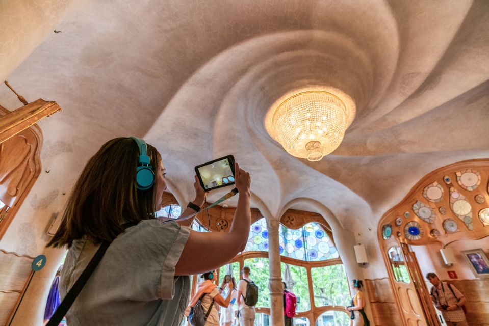 Barcelona: Casa Batlló Entry with Self-Audioguide Tour - Casa Batlló: UNESCO architecture plus modern tech effects