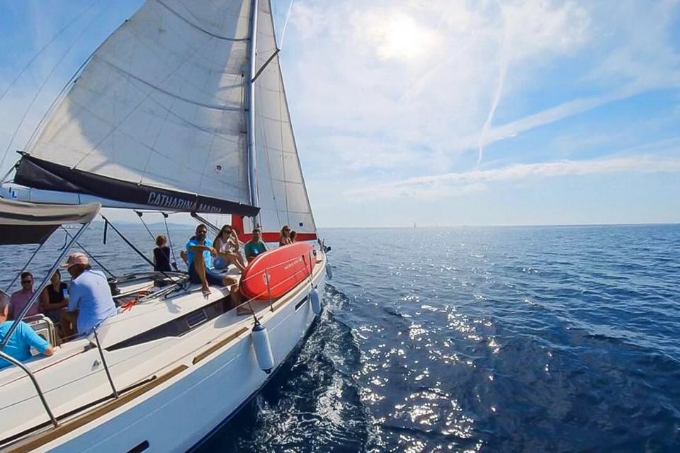 Barcelona: Coastline Boat Trip with Snacks and Cava - Entering the routine: welcome, sail, and the snack-and-drink rhythm