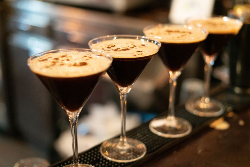 Barcelona: Cocktail Master Class by Mixologist with Tapas - The Four Classic Cocktails: Skills You Can Actually Reuse