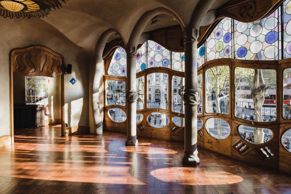 Barcelona: Discover Gaudí, Sagrada Familia, and Park Güell - The Eixample stretch: Casa Amatller and La Pedrera give context