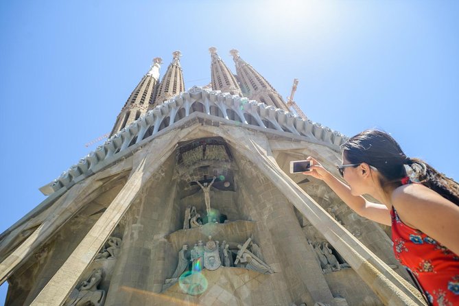 Barcelona e-Bike Tour: Gaudí & Old Town Small Group - Passeig de Gràcia and Gaudí houses: the architecture route you’ll actually understand