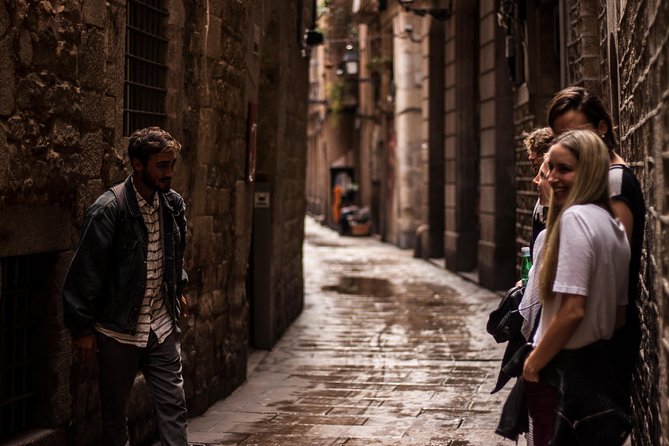Barcelona Food Tour: Tapas, Paella, Sangria & 8+ Local Tastings - Gothic Quarter Break: Inside the Catedral de Barcelona Cloister (White Geese Included)