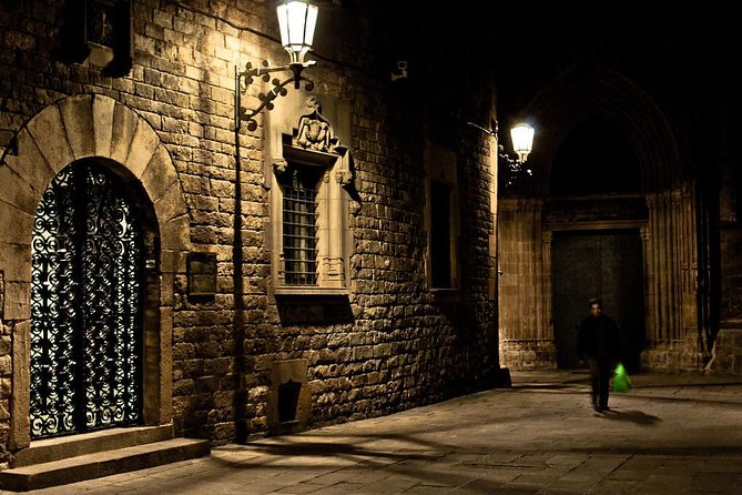 Barcelona Ghosts & Legends Tour - The guide matters: how Ewan and Lila keep it funny and clear