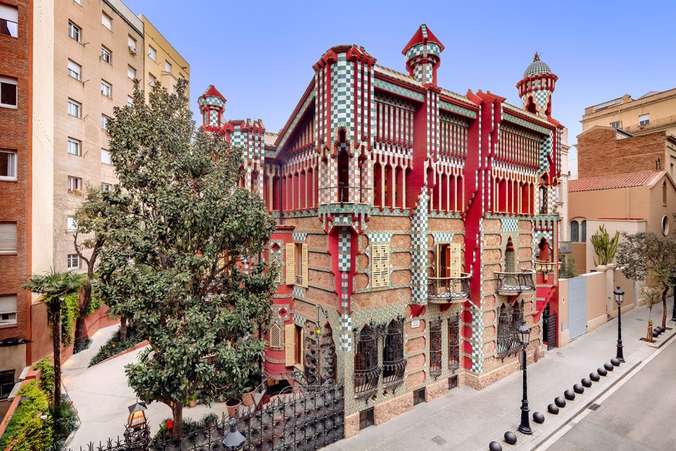 Barcelona: Go City Explorer Pass - Choose 2 to 4 Attractions - Building a Gaudí day: Park Güell, Casa Batlló, and La Pedrera