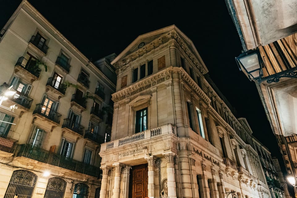 Barcelona: Gothic Quarter Ghosts and Legends Walking Tour - Night in Barcelona’s Gothic Quarter: Why a Dark Legends Walk Fits Here