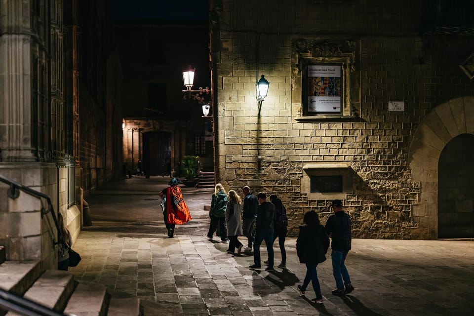 Barcelona: Gothic Quarter Ghosts and Legends Walking Tour - Meeting at Traveller’s Nest Bar: The Easiest Start Point
