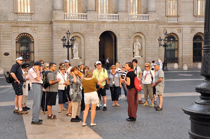 Barcelona: Gothic Quarter Walking Tour - Finding the Tour at Plaça de Catalunya, Then Losing Yourself in Barrio Gòtic