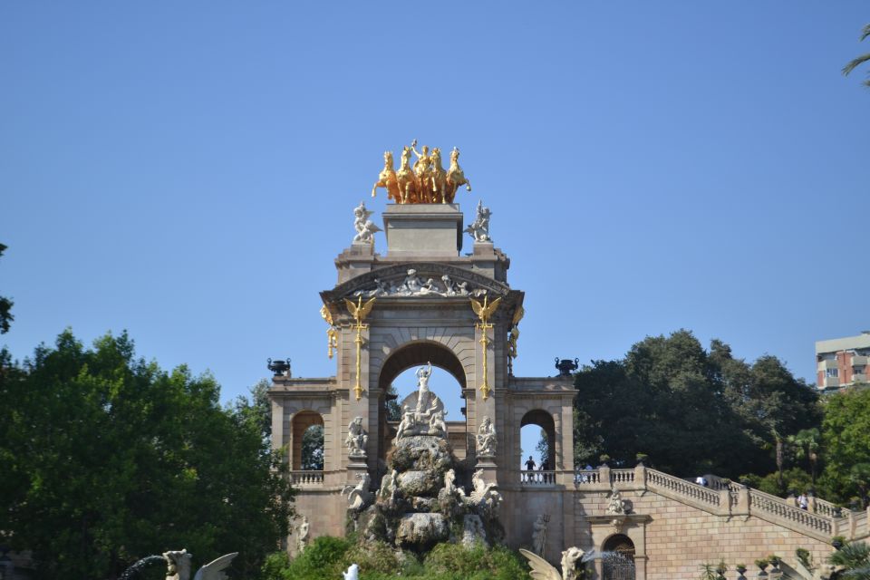 Barcelona: Guided Bike or E-Bike City Tour - Sagrada Família Photo Time: Seeing Gaudí Without Losing Your Whole Afternoon