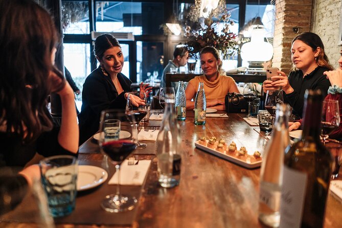 Barcelona: Guided Food Walking Tour with Tapas and Wine - Getting your bearings fast: Gothic Quarter + El Born, on a short leash