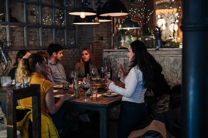 Barcelona: Guided Food Walking Tour with Tapas and Wine - The Basilika de Santa Maria del Mar moment: food pause with serious architecture