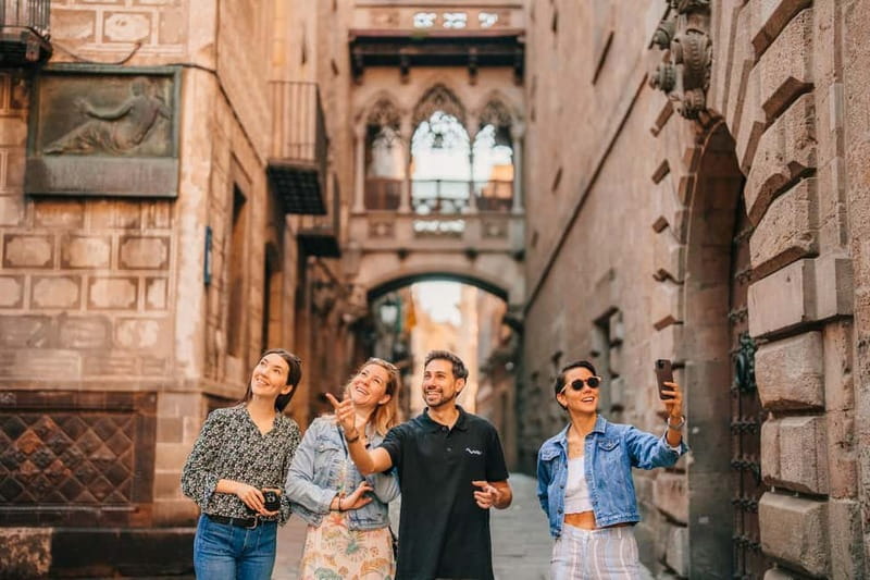Barcelona: Helicopter Flight, Boat Ride, and Walking Tour - Placa Reial and the black cab legs: quick transitions without losing the day
