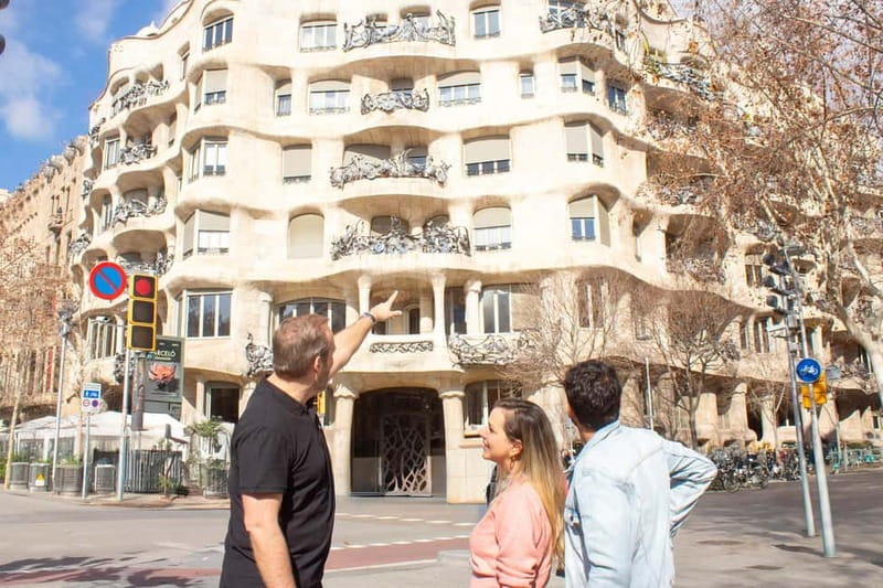 Barcelona: Helicopter Flight, Boat Ride, and Walking Tour - Guides matter: what you’re paying for besides the helicopter