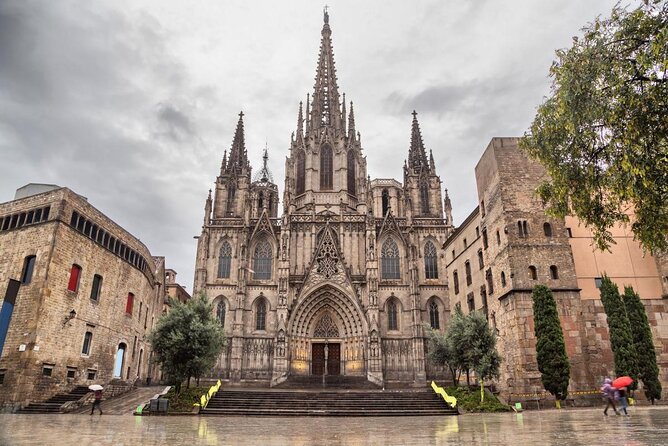 Barcelona Helicopter, Sailboat & Old Town Private Walking Tour - Quick hits to know before you go