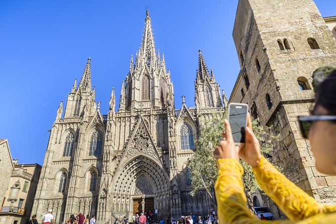 Barcelona Helicopter, Sailboat & Old Town Private Walking Tour - Starting at Carrer de Roger de Llúria: your half-day rhythm