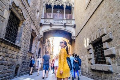 Barcelona Helicopter, Sailboat & Old Town Private Walking Tour - The Gothic Quarter and Barcelona Cathedral: a quick way to get oriented