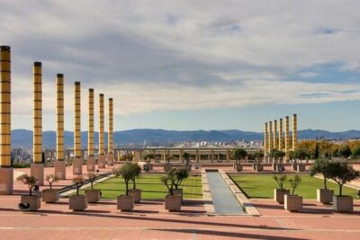 Barcelona Highlights Private Guided Tour with Hotel Pick-up - Park Güell in One Hour: How Optional Timed Entry Helps