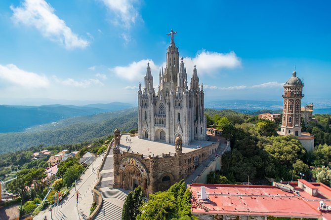 Barcelona Highlights Private Guided Tour with Hotel Pick-up - Barcelona Cathedral, La Pedrera, and the Concert Hall Stops