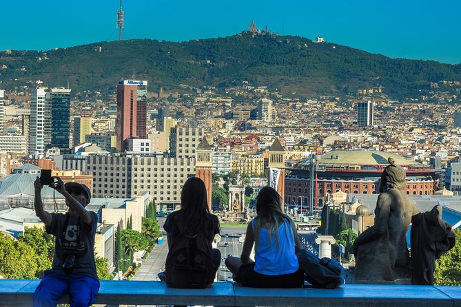 Barcelona Highlights & Sagrada Familia Tour: Priority Access - Your guide can make or break the day
