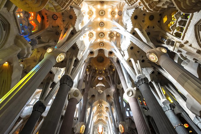 Barcelona Highlights & Sagrada Familia Tour: Priority Access - Gothic Quarter walk and the 2,000-year-old Roman temple