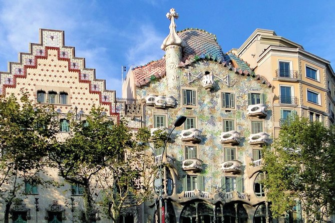 Barcelona Highlights Small Group Tour with Hotel Pick Up - From Las Ramblas to the waterfront: seeing the famous streets without getting stuck there