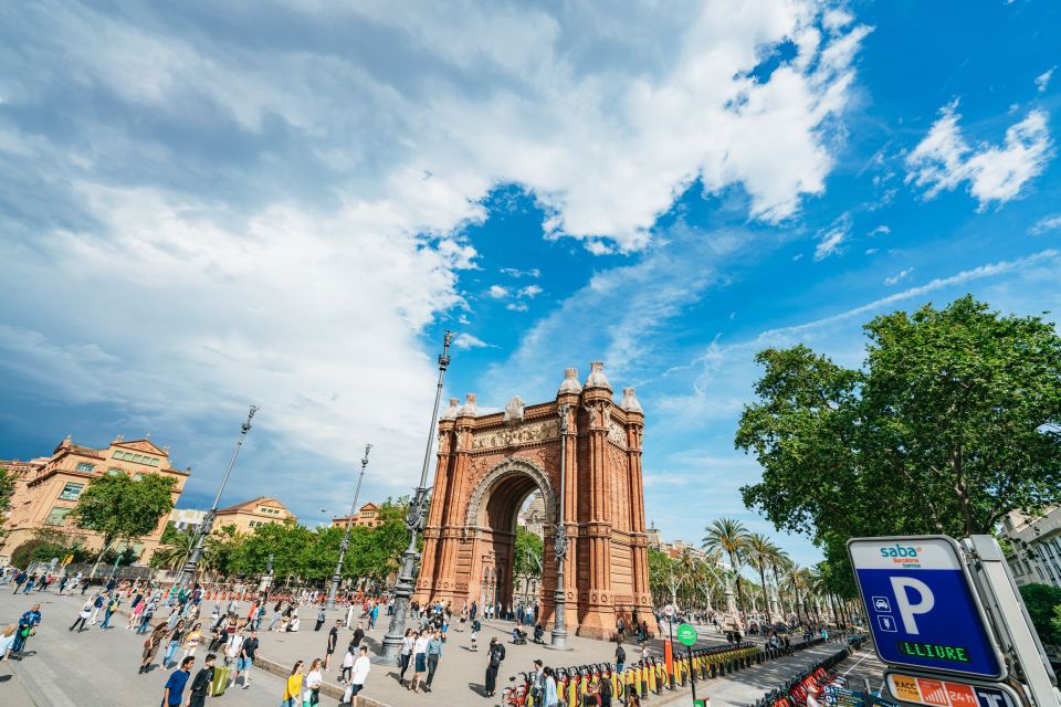 Barcelona Hop-On Hop-Off Bus and FC Barcelona Immersive Tour - Who this combo tour fits best