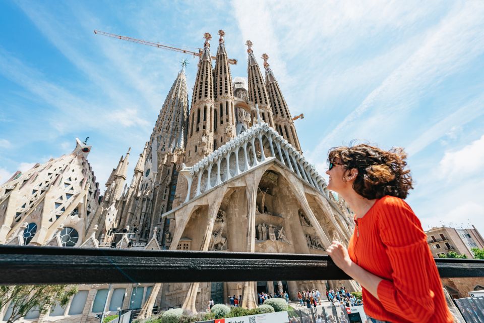 Barcelona Hop-On Hop-Off Bus and FC Barcelona Immersive Tour - Route East (green): beachfront mood, Modernisme stops, and the Park Güell path