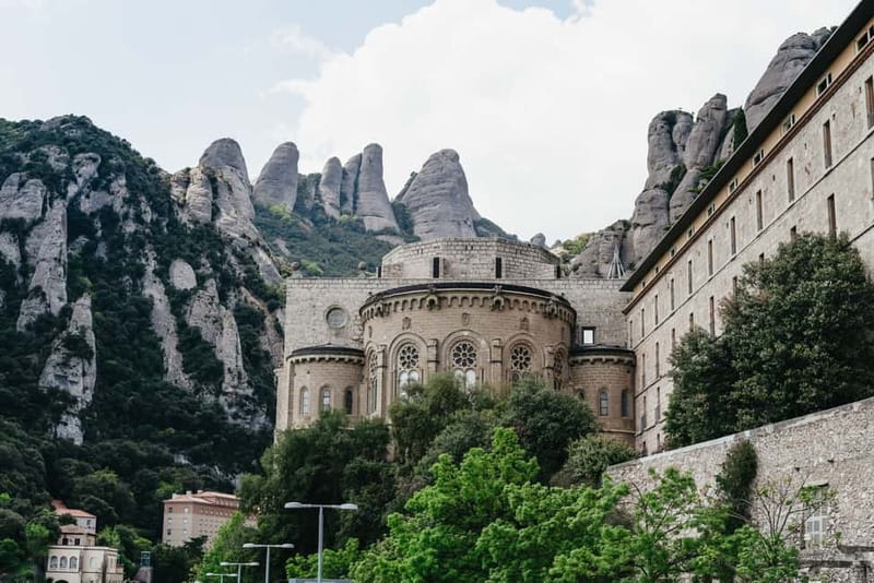 Barcelona: Montserrat and Winery Tour with Tapas or Lunch - Free time on Montserrat: how to make the most of your 1.5 hours