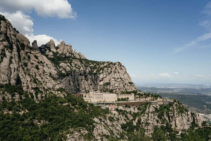 Barcelona: Montserrat and Winery Tour with Tapas or Lunch - Oller del Mas stop: a quick scenic break that helps the day flow