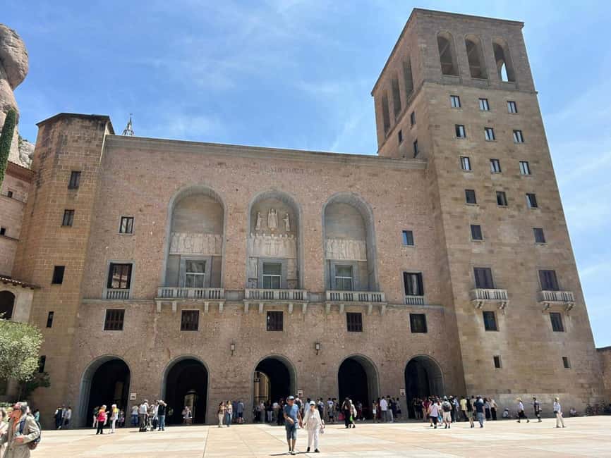 Barcelona: Montserrat Tour with Transport & Basilica Option - Itinerary Rhythm: How the Day Flows and Where Time Can Slip