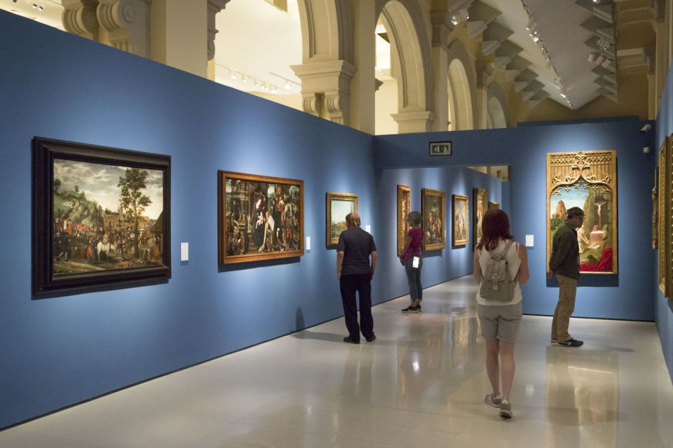 Barcelona: Museu Nacional d'Art de Catalunya Entrance Ticket - Using your smartphone audio guide the easy way