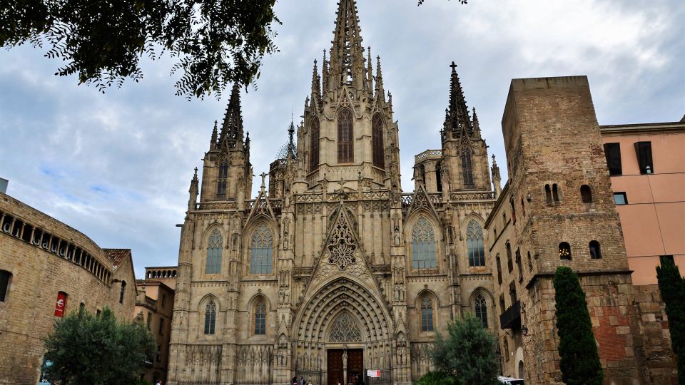 Barcelona: Old Town and Gothic Quarter Walking Tour - Starting at Plaça de Sant Jaume: where Barcelona’s power began