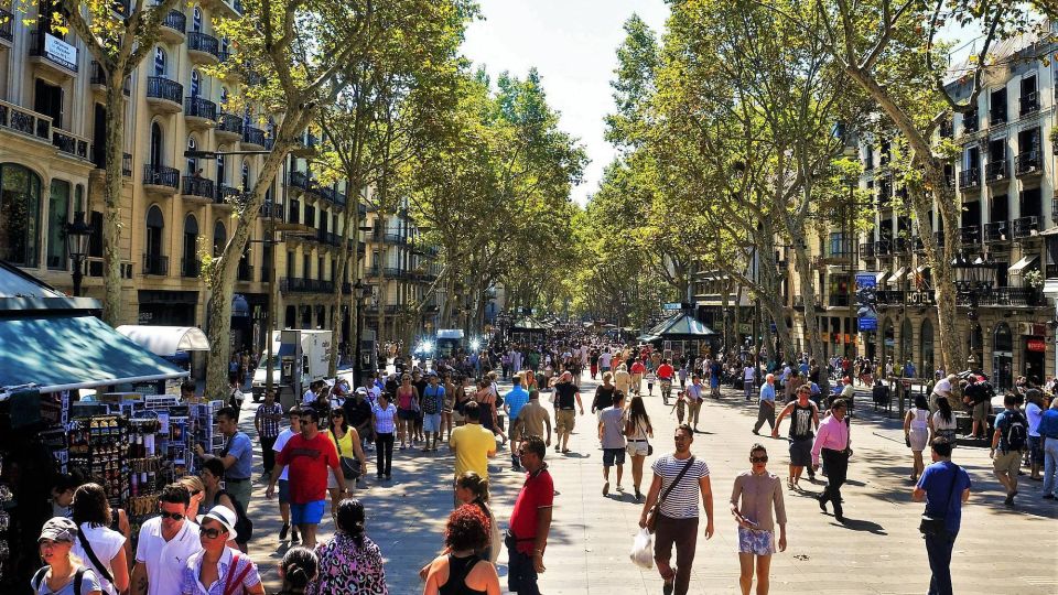 Barcelona: Old Town and Gothic Quarter Walking Tour - La Rambla and El Born: the streets between the landmarks