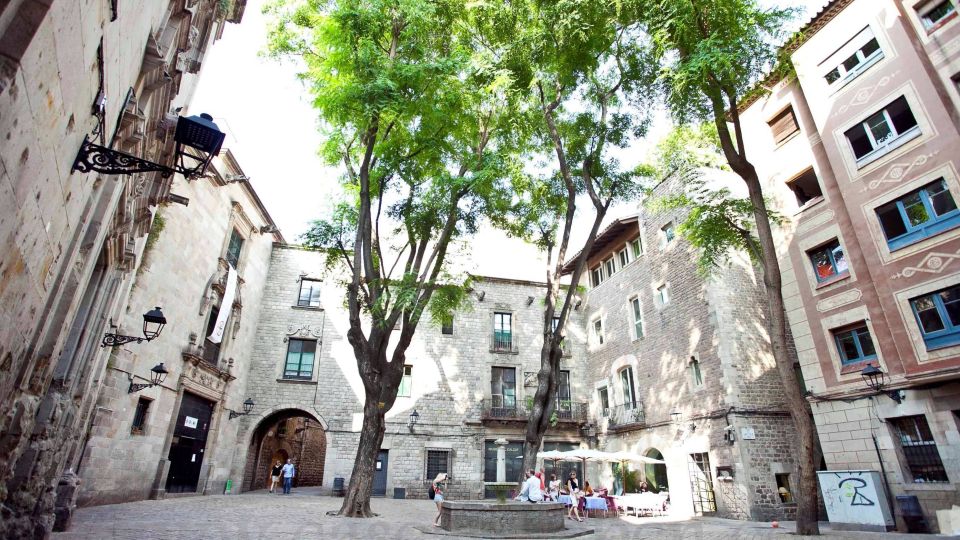Barcelona: Old Town and Gothic Quarter Walking Tour - “Small group” is not marketing fluff here