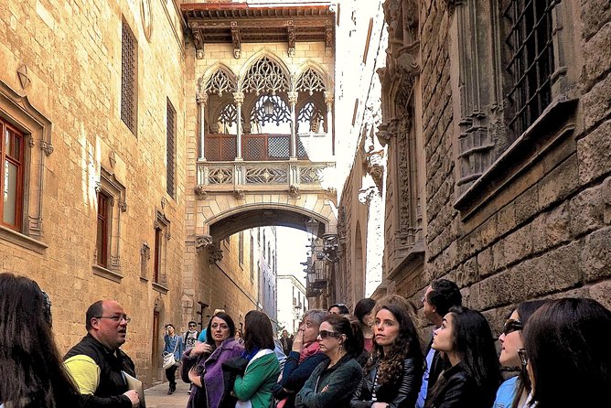 Barcelona Old Town & Gothic Quarter Small Group Tour - The Gothic Quarter Maze: A Guide Saves You From Strolling in Circles