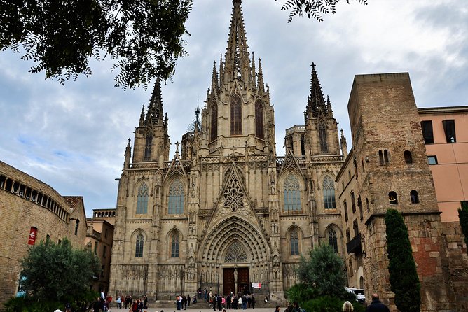 Barcelona Old Town & Gothic Quarter Small Group Tour - El Born + Santa Maria del Mar: Where Barcelona Feels More Neighborhood-Lived