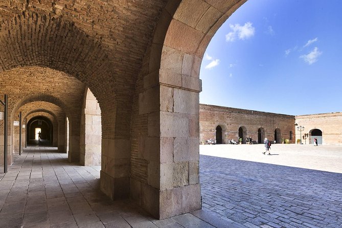 Barcelona: Old Town, Montjuic Castle, Cable Car Small Group Tour - Who this Barcelona Old Town and Montjuïc tour is best for