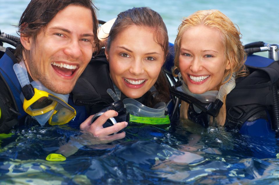 Barcelona: PADI Discover Scuba Diving - The 35-Minute Gear Lesson and Hand-Signal System