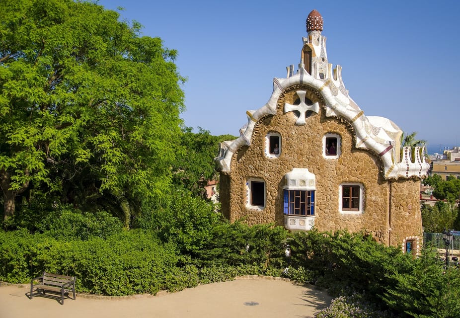 Barcelona: Park Güell Guided Tour - The trencadís lesson: mosaics with a purpose
