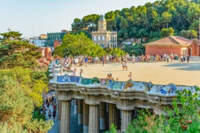 Barcelona: Park Güell Guided Tour & Priority Access - Getting to the meeting point and starting with priority access