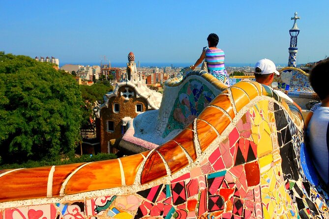 Barcelona: Park Güell Guided Tour & Tickets with Fast-Track Entry - City views and photo pauses: getting the best angles without slowing the group