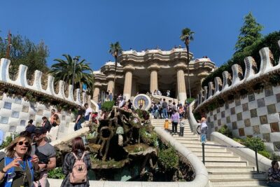 Barcelona: Park Güell Guided Tour & Tickets with Fast-Track Entry - Gaudí highlights you’ll walk to: Dragon Stairway, Serpentine Bench, Hypostyle Room