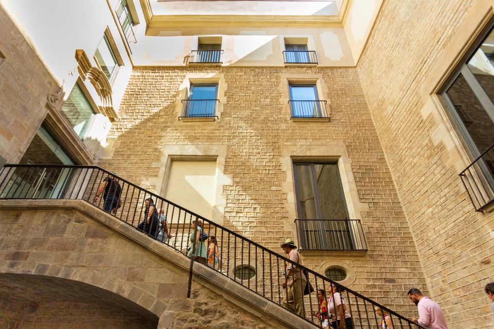 Barcelona: Picasso Museum Skip-the-Line Guided Tour - Small-Group Feel in a Museum Full of Crowds