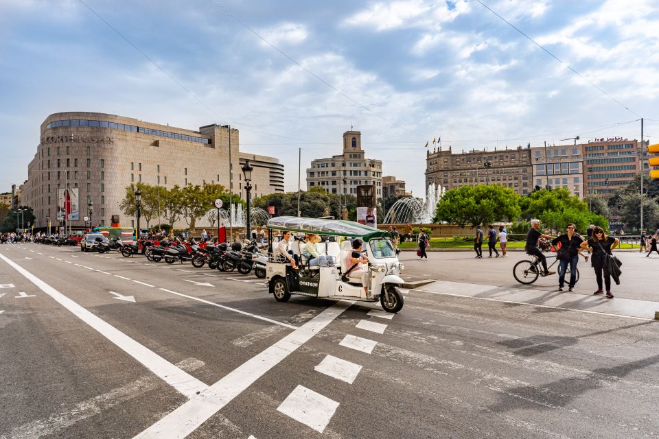 Barcelona: Private City Tour by Eco Tuk Tuk - Plaça de Catalunya and the Gothic Quarter: where the tour starts to feel like a story