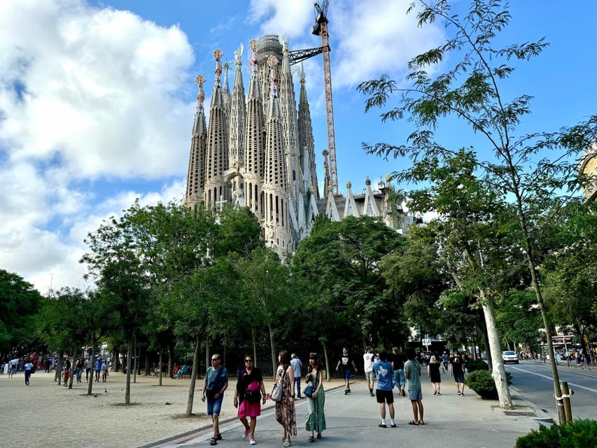 Barcelona: Sagrada Familia Entry Ticket and Guided Tour - Step inside and watch the color move: stained glass in the basilica