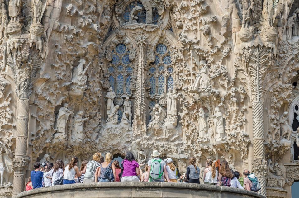 Barcelona: Sagrada Familia Fast-Track Guided Tour - Guided Walk Inside the Basilica: Gaudí’s Columns Aren’t Just Pretty
